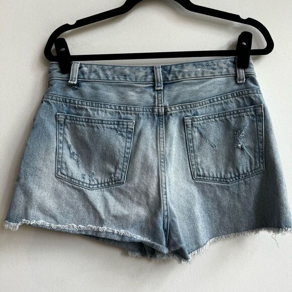 Michael Kors Women's High Rise Fringe Hem Light Distress Blue Denim Shorts Sz10 - Picture 2 of 5